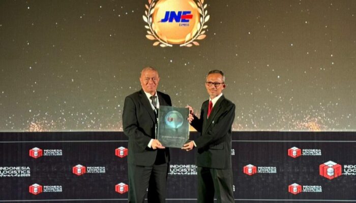 JNE Kembali Raih Penghargaan Courier Of The Year Di Indonesia Logistics Awards 2025