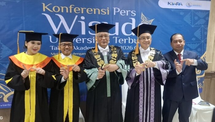 UT Wisuda 1.306 Mahasiswa Wilayah 1, Tegaskan Komitmen Jadi Pelopor Pendidikan Terbuka dan Inovatif