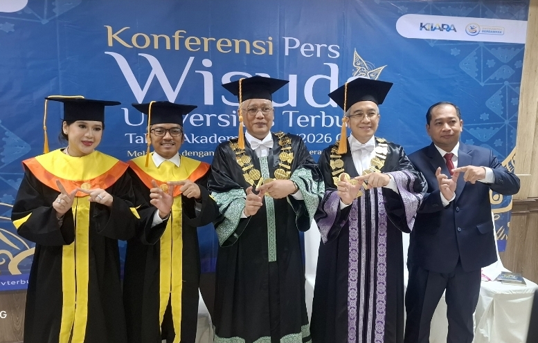 UT Wisuda 1.306 Mahasiswa Wilayah 1, Tegaskan Komitmen Jadi Pelopor Pendidikan Terbuka dan Inovatif