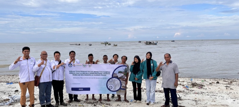 Tim PKM Unimed Bangun Tanggul Pemecah Gelombang Atasi Abrasi Pantai Di Sergai