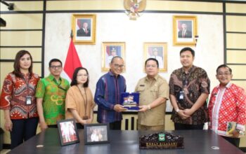 Kepala Kantor Wilayah I Komisi Pengawas Persaingan Usaha (KPPU), Ridho Pamungkas, bersama rombongan melakukan kunjungan silaturahmi ke Wali Kota Pematangsiantar, Wesly Silalahi, pada Kamis (30/10).