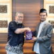 PT Bank Muamalat Indonesia Tbk mengeratkan kembali sinergi dengan Dewan Pengurus Pusat (DPP) Hidayatullah. Sinergi yang dijalin diharapkan tak hanya mencakup keuangan dan jasa perbankan, tapi lebih luas di berbagai aspek keumatan.