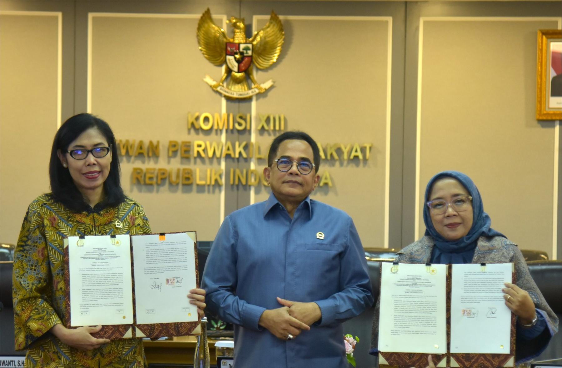 Setjen DPR RI – Kemensetneg Tekan MoU Percepat Penyelesaian Data Pejabat Negara