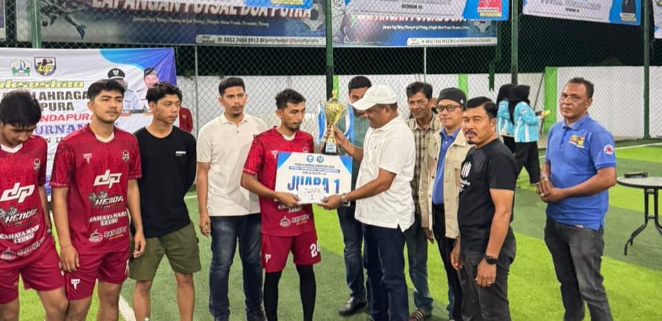 Lhok Mambang Juara Turnamen Futsal KNPI Gandapura Cup III