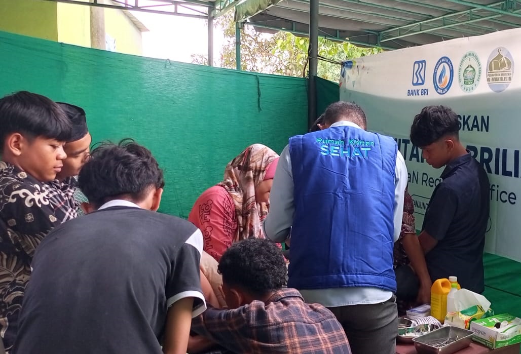 Peduli Keluarga Kurang Mampu, 26 Anak Dikhitan Massal Di Batang Kuis