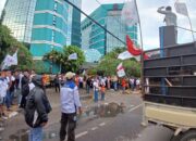 Ratusan Karyawan Kebun Asian Agri Demo Di Depan Uniland, Tuntut Penyesuaian Upah