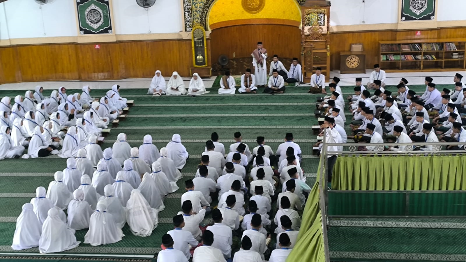 SMA Unggulan Al Azhar MedanSukses Gelar Mabid Dan Outing Kelas