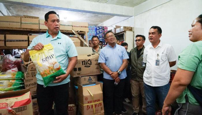 Dirut Bulog Sidak Pasar Di Medan, Pastikan Harga Beras Stabil Jelang Nataru