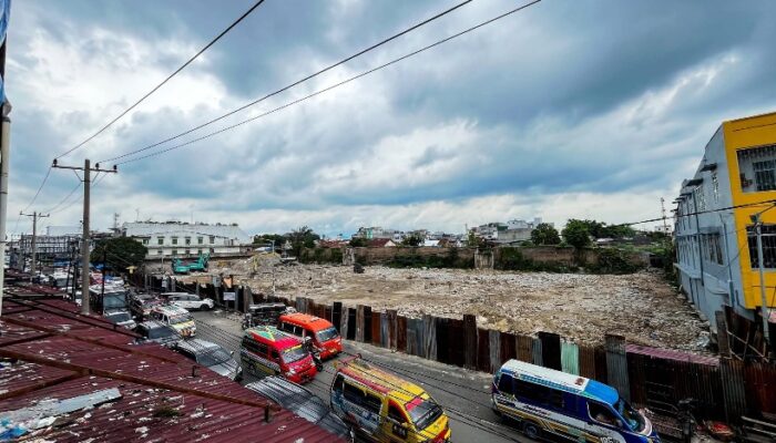Pembongkaran Fondasi Gedung IV Pasar Horas Dikebut