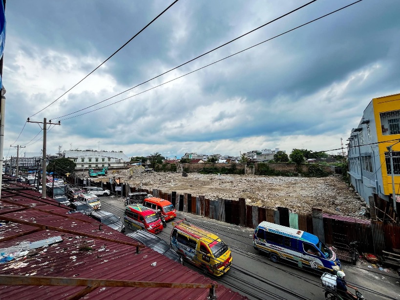 Pembongkaran Fondasi Gedung IV Pasar Horas Dikebut