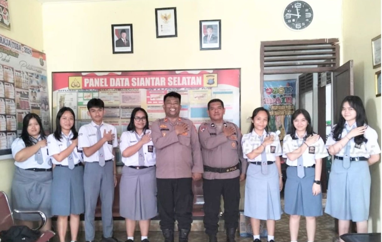 Siswa SMA Kalam Kudus Kunjungi Polsek Siantar Selatan
