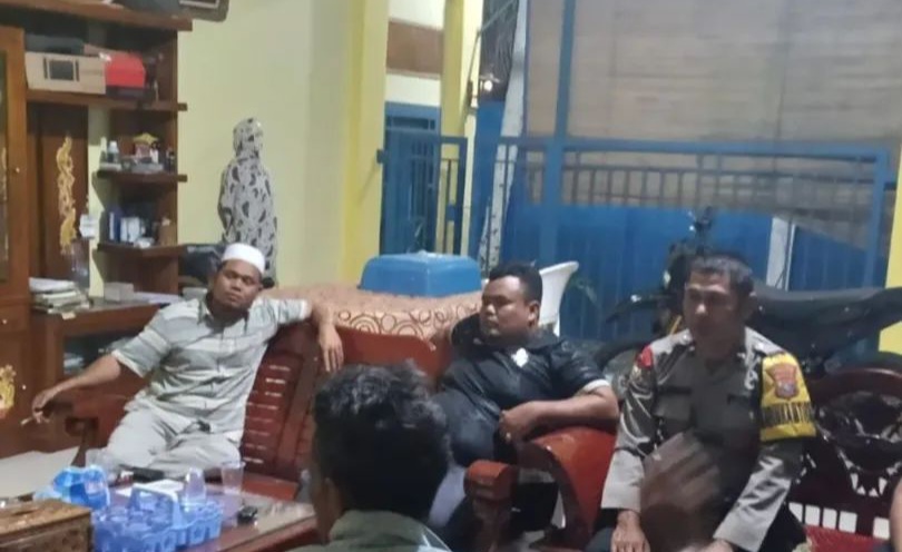 Bhabinkamtibmas Polsek Sosa Damaikan Kasus Pemukulan Lewat Mediasi
