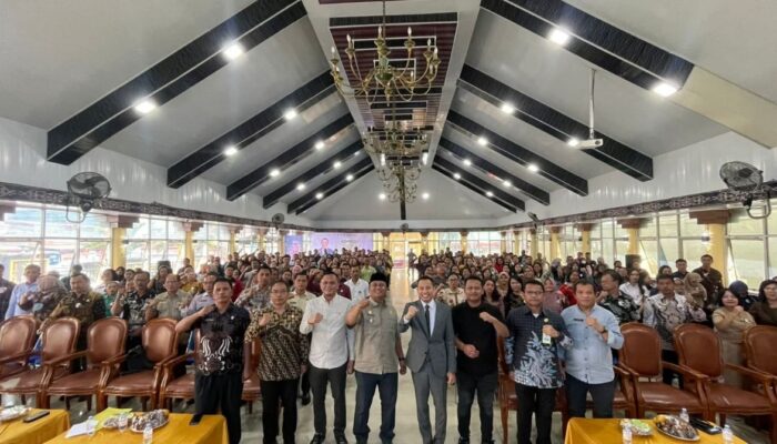 Seminar Nasional Di Dairi Bahas Cara Menjadi Guru Hebat