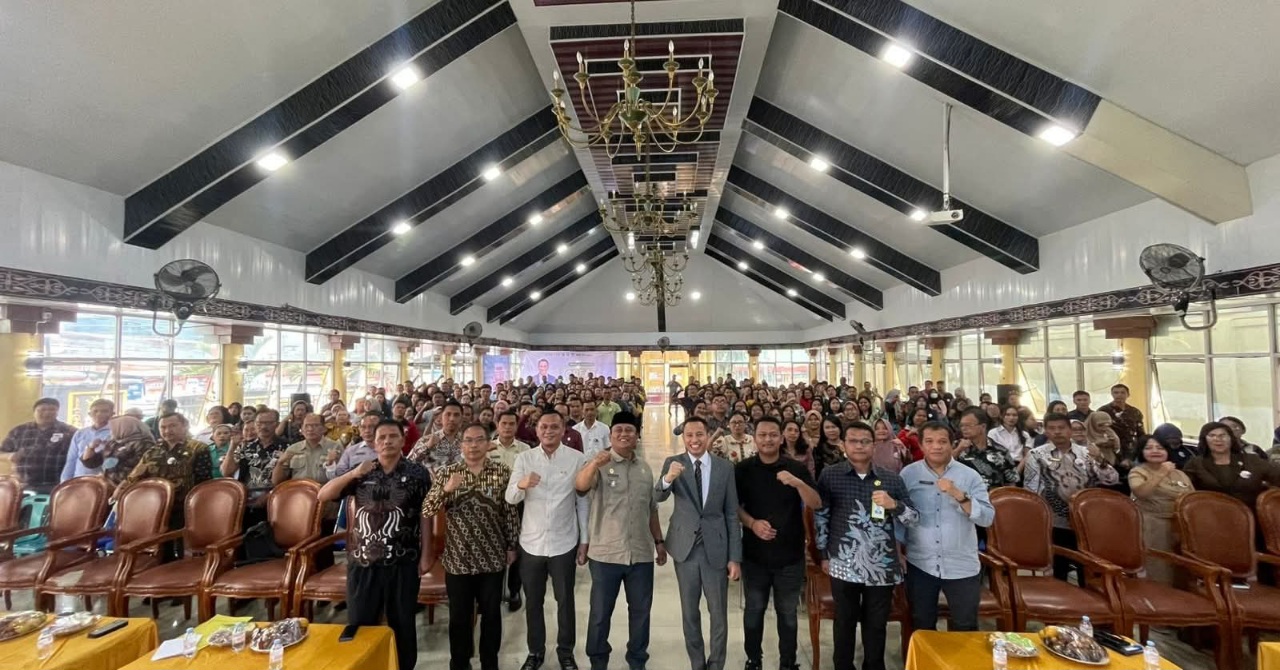 Seminar Nasional Di Dairi Bahas Cara Menjadi Guru Hebat