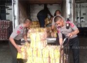 Polsek Siantar Utara Dampingi Siswa SPN Hinai Bantu Warga