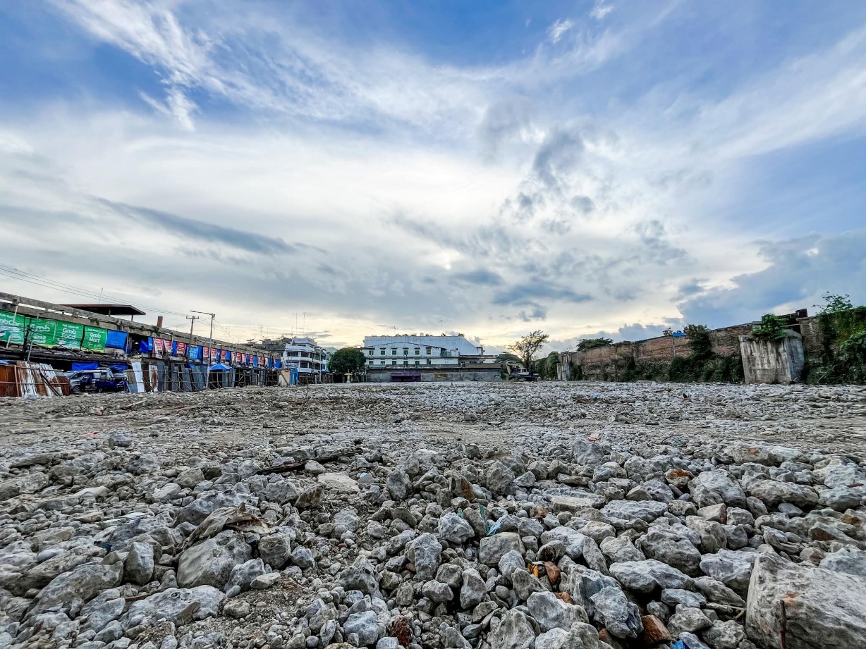 Gedung IV Pasar Horas Rata Dengan Tanah, Lahan Siap Dipadatkan