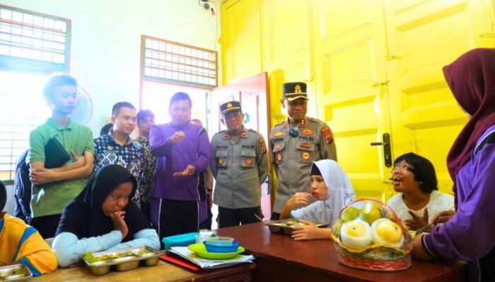 Kapolres Tebingtinggi Pantau Distribusi MBG Perdana Di SLB YAPSI
