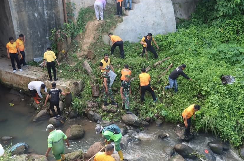 Antisipasi Bencana, Polres Padangsidimpuan Gelar Gotong Royong