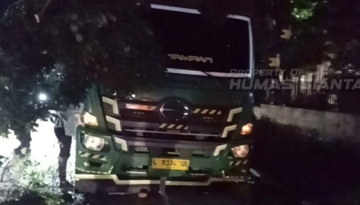 Pohon Tersangkut Di Kontainer, Polsek Siantar Martoba Gerak Cepat