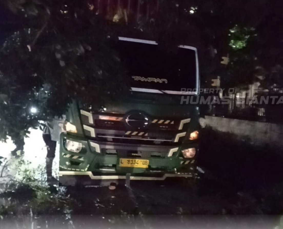 Pohon Tersangkut Di Kontainer, Polsek Siantar Martoba Gerak Cepat