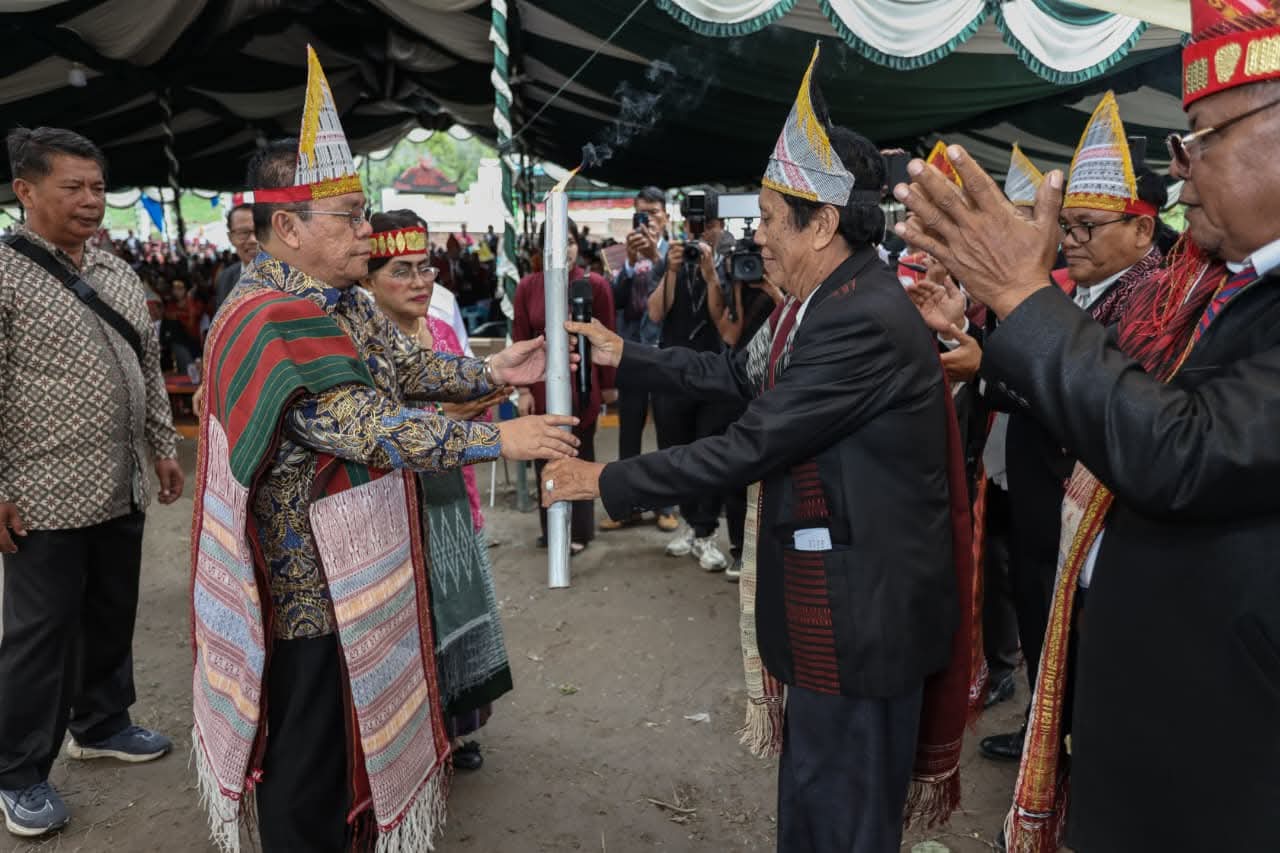 Wesly Silalahi Hadiri Pesta Wisata Leluhur Raja Silahisabungan Di Samosir