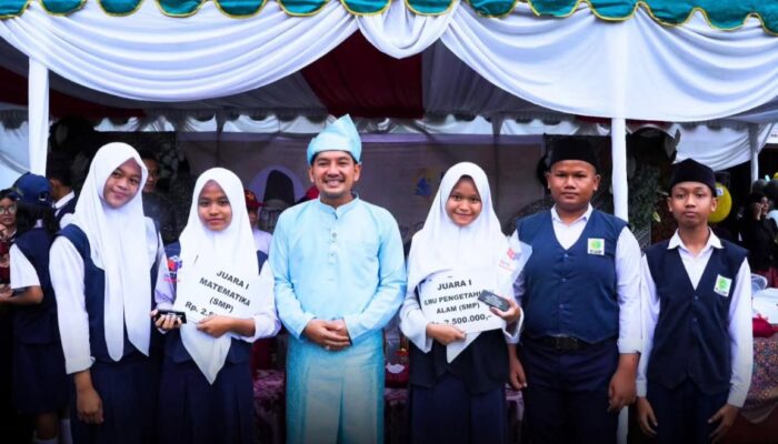 Hujan Tak Halangi Khidmatnya Upacara HGN Dan HUT PGRI Di Tebingtinggi