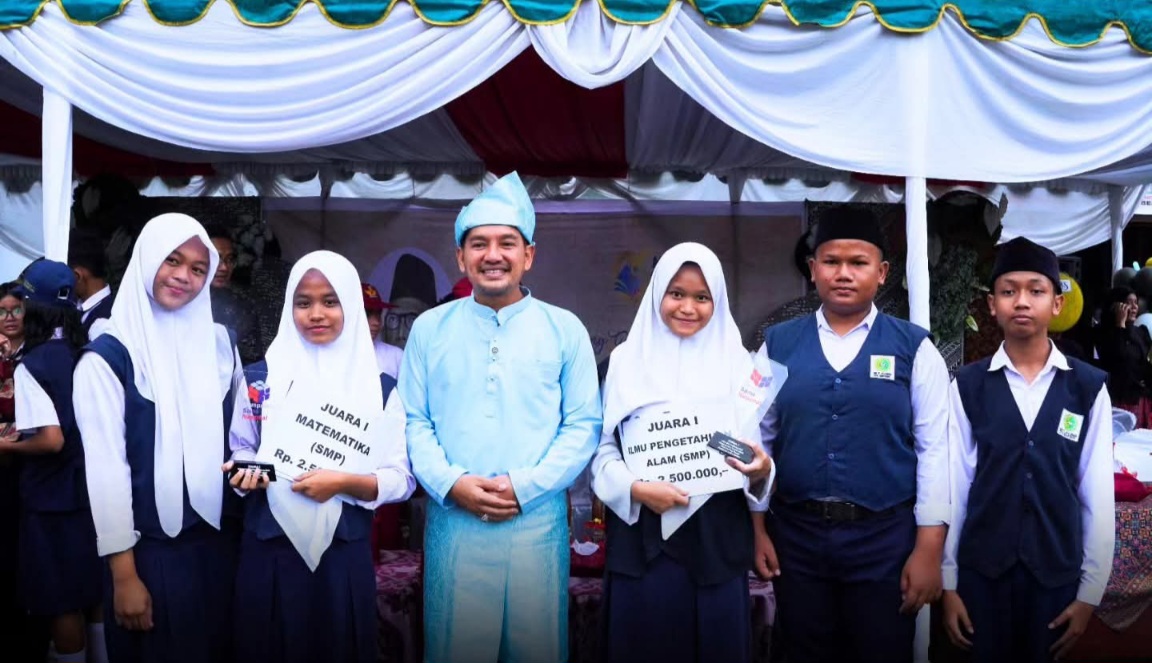 Hujan Tak Halangi Khidmatnya Upacara HGN Dan HUT PGRI Di Tebingtinggi