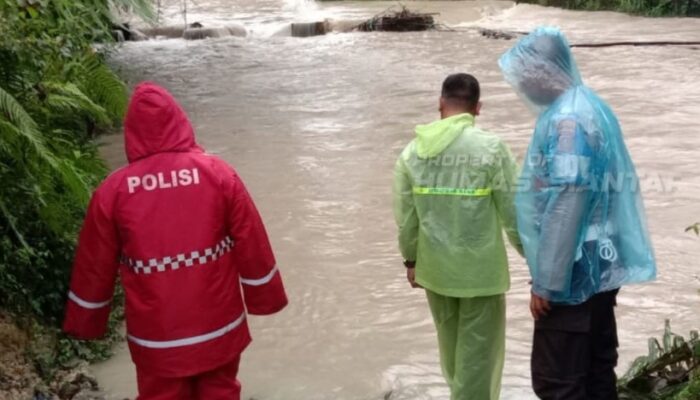 Polsek Siantar Martoba Pantau Sungai Antisipasi Banjir