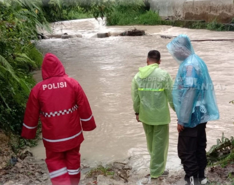 Polsek Siantar Martoba Pantau Sungai Antisipasi Banjir
