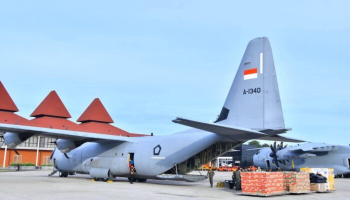 TNI AU Kerahkan 4 Pesawat Angkut Berat Salurkan Bantuan Ke Sumatera