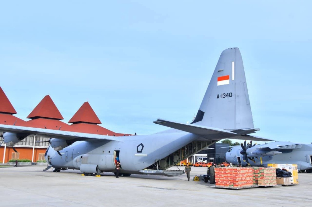TNI AU Kerahkan 4 Pesawat Angkut Berat Salurkan Bantuan Ke Sumatera