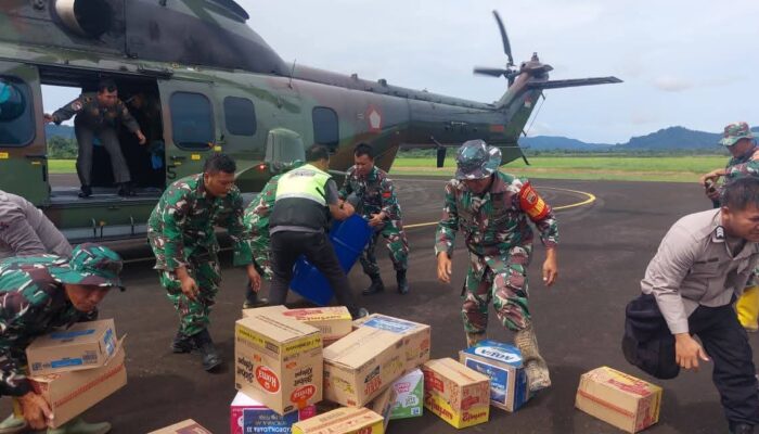 Helikopter Caracal TNI AU Salurkan Bantuan Ke Sibolga