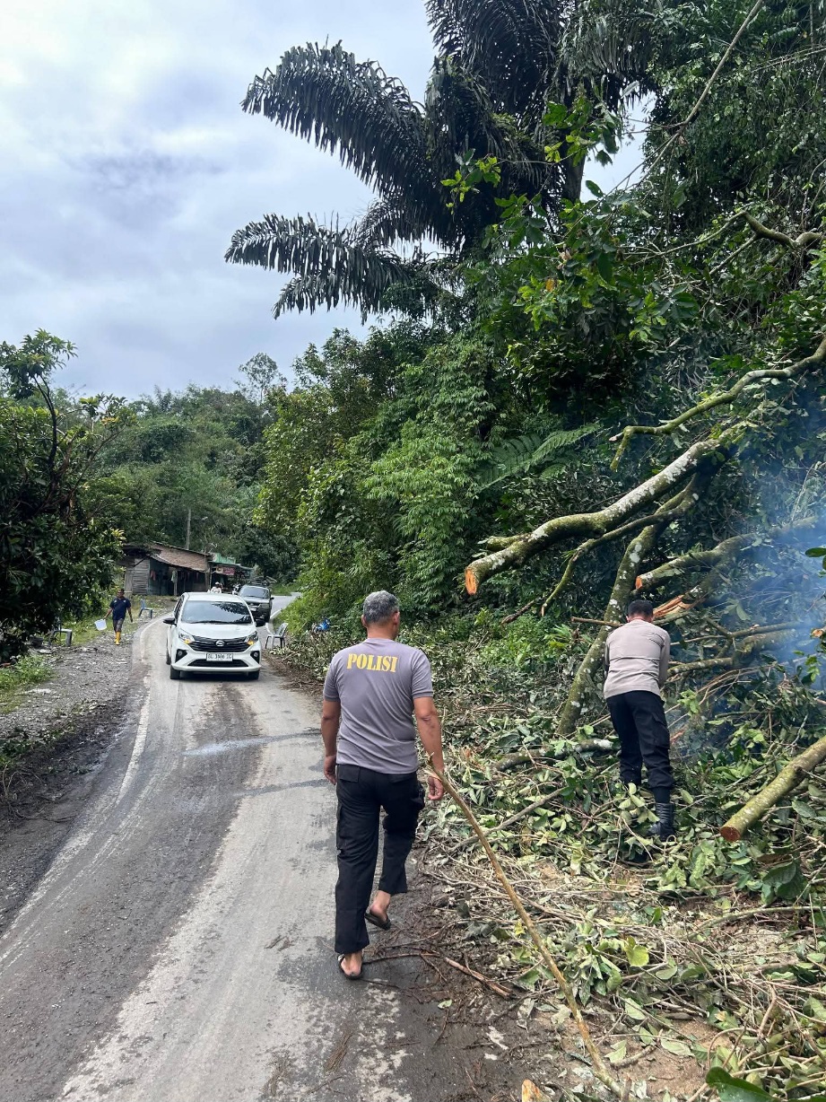 Longsor Pakpak Bharat, Polisi Siaga Cegah Macet Dan Pungli