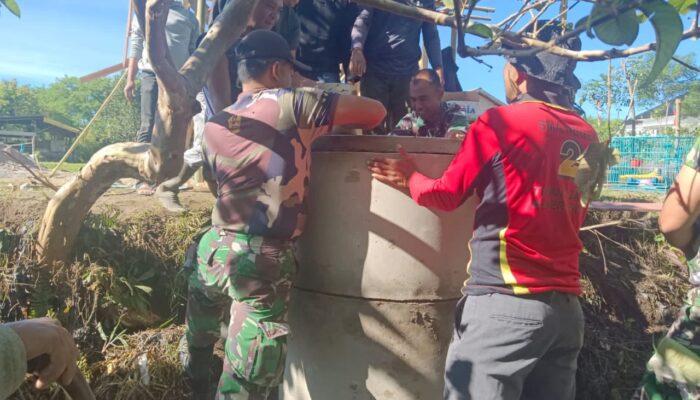 Satgas TMMD Ke-126 Pasang Cincin MCK Warga