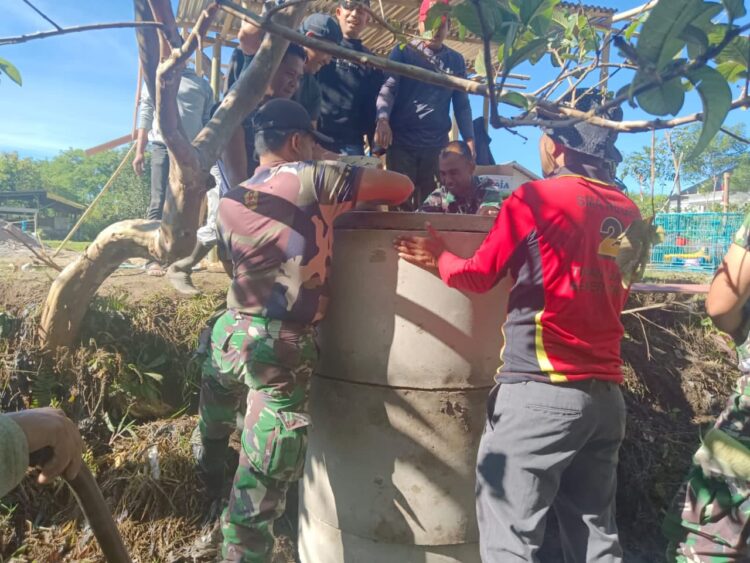 Satgas TMMD Ke-126 Pasang Cincin MCK Warga