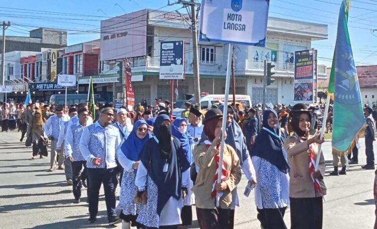 Kafilah Langsa Meriahkan Pawai Ta’aruf MTQ XXXVII Aceh Di Pijay