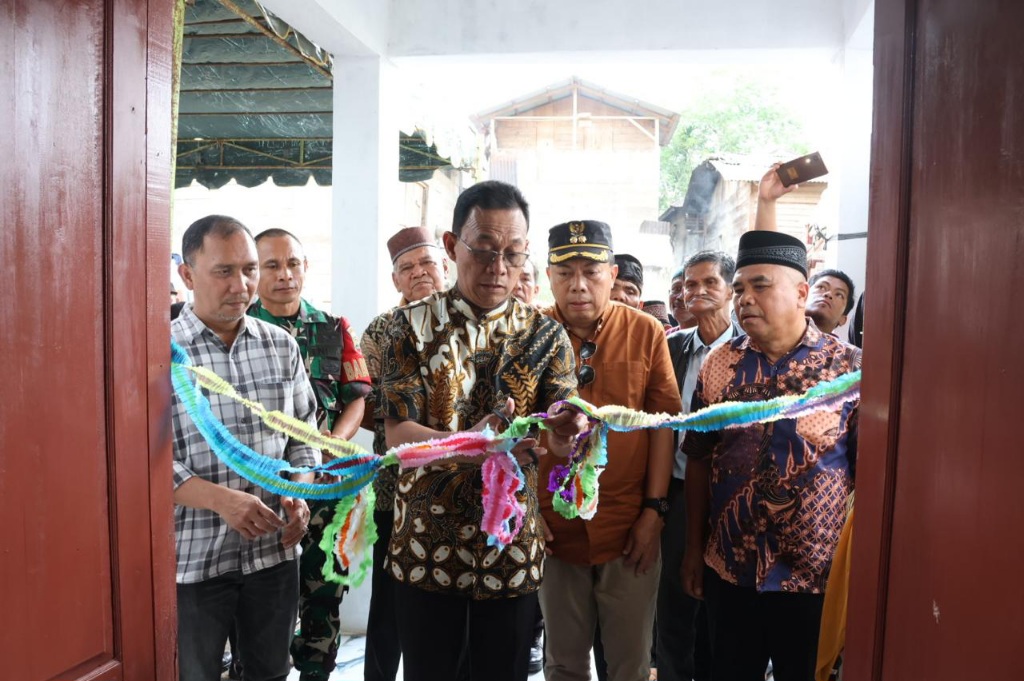 Resmikan Kantor Desa, Warga Batang Paya: Terima Kasih Pak Gus Irawan