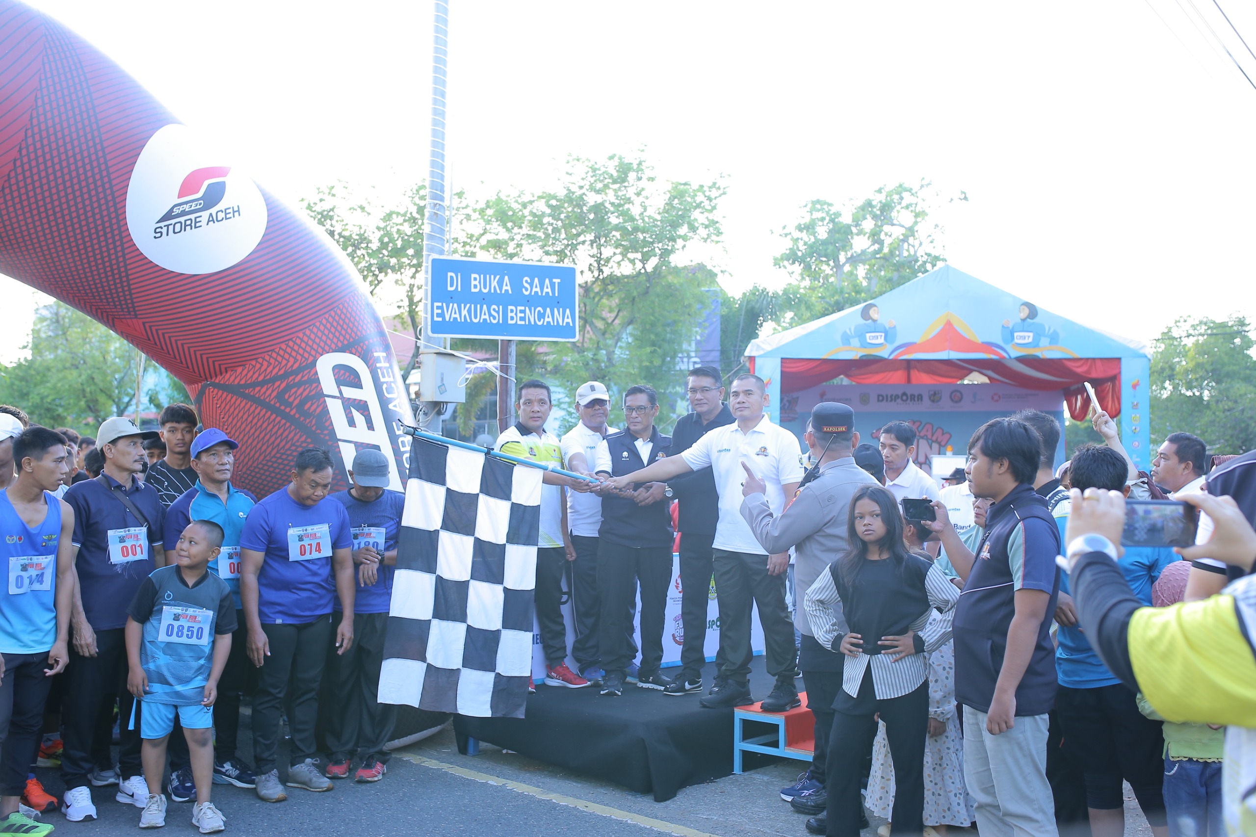 Ribuan Warga Banda Aceh Ramaikan Tarkam Fun Run & Gerak Jalan Kemenpora RI