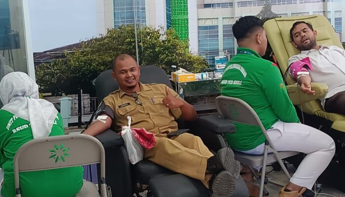 Warga Dan Pegawai Antusias Donor Darah Serentak Di RSUD Tgk Chik Ditiro