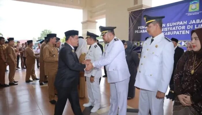 Bupati Aceh Besar Lantik 5 Camat Dan 24 Pejabat Administrator