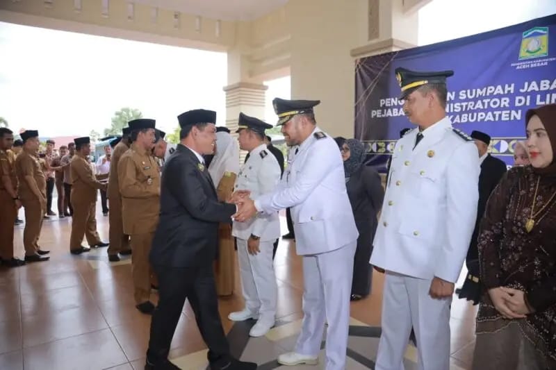Bupati Aceh Besar Lantik 5 Camat Dan 24 Pejabat Administrator