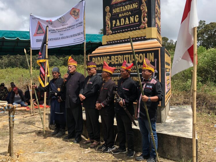 Keturunan Sortagiri Gelar Ritual Persodipen di Lokasi Monumen Banua Harhar, Pakpak Bharat