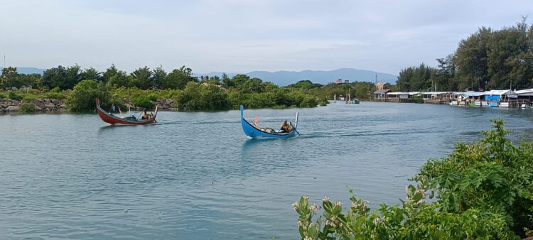 Kolam Labuh Di Antara Doa Dan Ombak