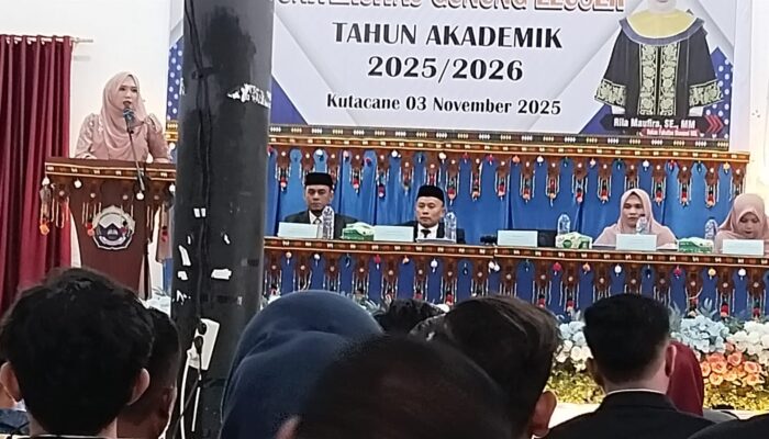 Dekan FE UGL Agara Minta Lulusan Jaga Nama Baik Almamater
