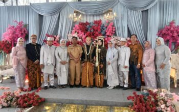 Drs Amir Hamzah, MAP, Menghadiri Resepsi Pernikahan Anak Kabiro Waspada.id Binjai-Langkat