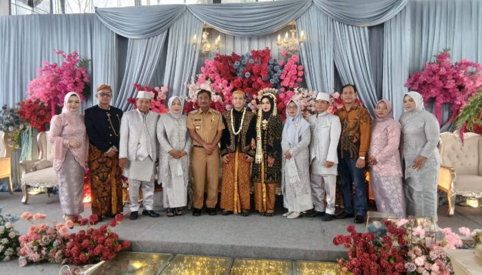 Drs Amir Hamzah, MAP, Menghadiri Resepsi Pernikahan Anak Kabiro Waspada.id Binjai-Langkat