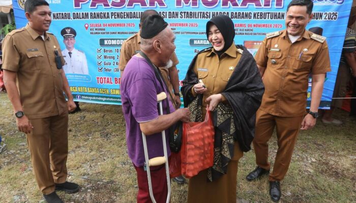 Warga Serbu Pasar Murah, Pemko Banda Aceh Beri Subsidi Sembako Rp80 Ribu Per Paket