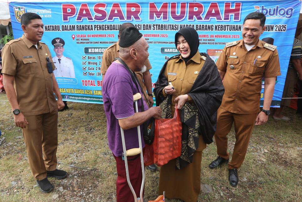 Warga Serbu Pasar Murah, Pemko Banda Aceh Beri Subsidi Sembako Rp80 Ribu Per Paket
