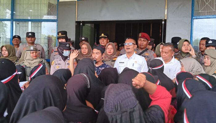 Warga Tabuyung Geruduk Kantor Bupati Madina, Tuntut Hak Plasma 20 Persen