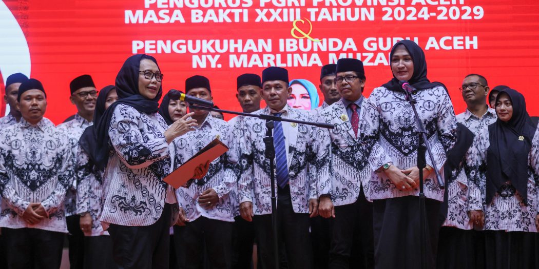Dikukuhkan Sebagai Ibunda Guru Aceh, Kak Na Siap Dukung Perjuangan Guru